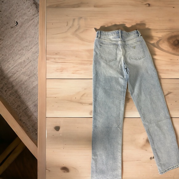 Brand new Guess jeans high waisted strait leg light wash size 26 - Picture 6 of 6